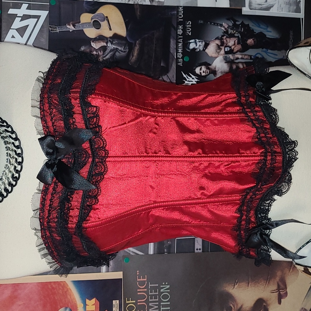 Red Sateen corset - Picture 2 of 8